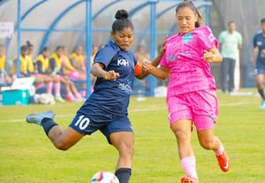 கால்பந்து: பியாரி 'ஹாட்ரிக்'