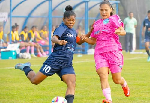  கால்பந்து: பியாரி 'ஹாட்ரிக்'