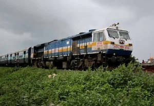 உ.பி.,யில் ரயி்ல் விபத்து: ஒரே குடும்பத்தை சேர்ந்த 5 பேர் பலி