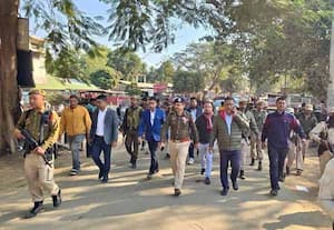 அசாமில்  இரு பிரிவினரிடையே வன்முறை:ராணுவம் கொடி அணி வகுப்பு