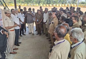  பாதுகாப்பு வசதிகள் இருக்கா பள்ளி பஸ்களில் ஆய்வு