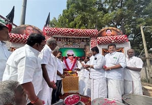  திண்டிவனத்தில் எம்.ஜி.ஆர்., நினைவு தினம் அனுஷ்டிப்பு