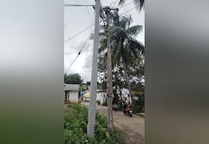  பயனுக்கு வராத மின்கம்பம் ரங்காபுரத்தில் விபத்து அபாயம்