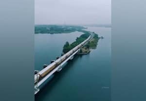  கே.ஆர்.எஸ்., அணை பகுதியில் அழகிய ரயில் பாலம்