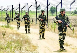 துணை ராணுவத்தில் 11 ஆண்டுகளில் 23 ஆயிரம் வீரர்கள் ராஜினாமா: பிஎஸ்எப் முதலிடம்