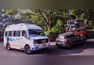 குமுளி மலைப் பாதையில் நெரிசலில் தவிக்கும் வாகனங்கள்; ஒருவழிப்பாதை அமல்படுத்தாததால் சிக்கல்