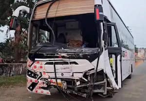 ஆந்திராவில் அதிகாலை பயணத்தால் சோகம்: பஸ் மீது கார் மோதியதில் 4 பேர் பலி