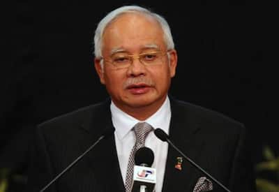 மலேஷிய முன்னாள் பிரதமர் நஜிப் ரசாக் நிதி மோசடி வழக்கில் குற்றவாளி என தீர்ப்பு 