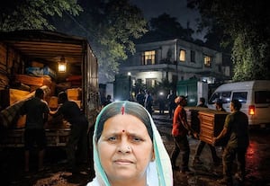  இரவோடு இரவாக அரசு பங்களாவை காலி செய்த லாலு மனைவி ரப்ரி தேவி