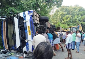  ஆம்னி பஸ் கவிழ்ந்து 30 பேர் காயம்