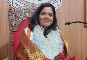  நாட்டின் மிக இளம் நகராட்சி தலைவராக 21 வயது நிறைந்த தியா பினு தேர்வு