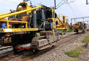  அய்யலுாரில் ரயில் பாதை மேம்பாட்டு பணி