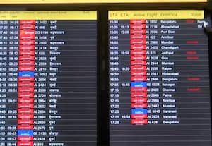  டில்லியில் கடும் பனியால் ரயில்கள், விமானங்கள் சேவை பாதிப்பு; பயணிகளுக்கு அறிவுறுத்தல்