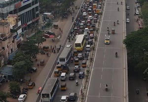  புதிய 'யு - டர்ன்' முறையால் அம்பத்துார் திணறல்;  பாடி மேம்பாலத்தில் வாகன ஓட்டிகள் தினமும் தவிப்பு