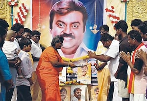 விஜயகாந்த் நினைவு தினம் தே.மு.தி.க.,வினர் அனுசரிப்பு