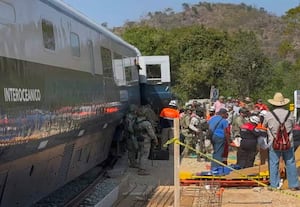 மெக்சிகோவில் ரயில் தடம் புரண்டதில் 13 பேர் பலி; 98 பேர் காயம்