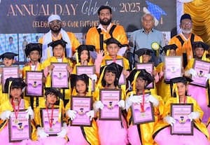  பள்ளியில் மழலையர் பட்டமளிப்பு விழா