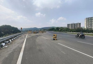  பரனுாரில் மேம்பால பணி நடைபெறும் பகுதியில் ஒளிரும் விளக்குகள் அமைக்க வலியுறுத்தல்