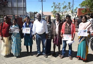  அடிப்படை வசதியுடன் புதிய வீடுகள் கேட்டு மனு