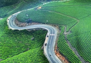 மத்திய அரசு சாலை கட்டமைப்பால் சுற்றுலா பயணியரை கவரும் கேரளா