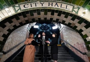 நியூயார்க் நகர மேயராக பதவியேற்றார் வம்சாவளி இந்தியர் மம்தானி