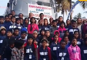  சொந்த பணத்தில் மாணவர்களை சுற்றுலா அழைத்து சென்ற 'ஹெட்மாஸ்டர ் ' சொந்த பணத்தில் மாணவர்களை சுற்றுலா அழைத்து சென்ற பள்ளி தலைமை ஆசிரியர்