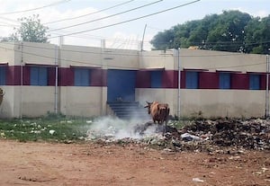  பயன்பாட்டிற்கு வராத சமுதாய கூடம் :குப்பை கிடங்காக மாறி வரும் அவலம்