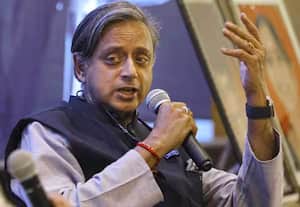 நான் பிரதமர் மோடியை புகழ்ந்து பேசவில்லை; காங்கிரஸ் எம்.பி. சசிதரூர் விளக்கம் 