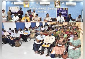  வகுப்பறையின் பின் நின்று 'தம்' அடிக்கும் மாணவர்கள்; புலம்பிய தலைமை ஆசிரியர்கள்