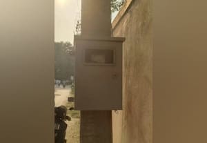  திறந்தநிலை மின்சாதன பெட்டிக்கு மூடி  அமைப்பு