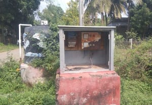 புகார் பெட்டி:  செங்கல்பட்டு; ஆபத்தான நிலையில் மின் ' சுவிட்ச் ' பெட்டி