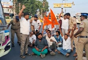  பல்லடத்தில் சாலை மறியல் ஹிந்து முன்னணியினர் கைது