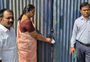  வல்லம் ஊராட்சி குடியிருப்பு பகுதியில் அனுமதியின்றி இயங்கிய 2 கிடங்கிற்கு 'சீல்'