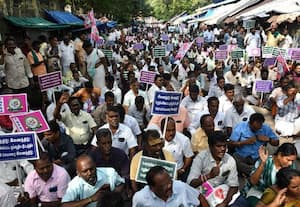  கலெக்டர் அலுவலகம் முற்றுகை ஊராட்சி செயலர்கள் 1,000 பேர் கைது