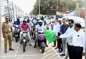  சாலை  பாதுகாப்பு விழிப்புணர்வு ஊர்வலம்