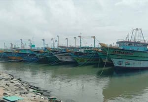 மயிலாடுதுறை மீனவர்களுக்கு எச்சரிக்கை