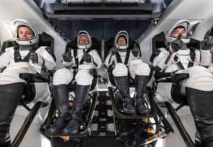 நாசா வரலாற்றில் முதல்முறை; விண்வெளியில் இருந்து முன்கூட்டியே பூமி திரும்பும் வீரர்கள்