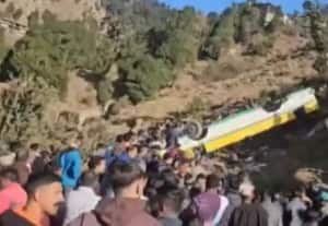 ஹிமாச்சலப் பிரதேசத்தில் துயரம்; பஸ் பள்ளத்தாக்கில் கவிழ்ந்ததில் 8 பேர் பலி