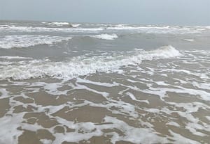  தேவிபட்டினம் ஆற்றங்கரை கடலில் சீற்றம்