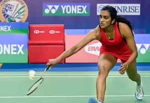 மலேசிய ஓபன் பாட்மின்டன்; அரையிறுதியில் பி.வி. சிந்து ஏமாற்றம்