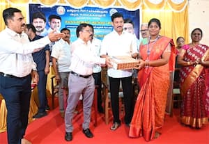 திருச்சியில் மாணவர்களுக்கு மடிக்கணினி வழங்கு விழா