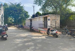  காட்டாங்கொளத்துார் ரயில் நிலைய கழிப்பறையை திறக்க கோரிக்கை