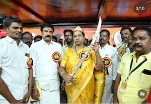 பிரேமலதாவிற்கு வீரவாள் பரிசு  மாவட்ட அவை தலைவர் ராஜாராம் வழங்கல் 