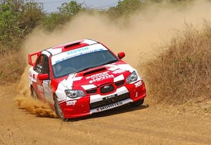  கார் ரேசில் அசத்தும் பிரகதி கவுடா