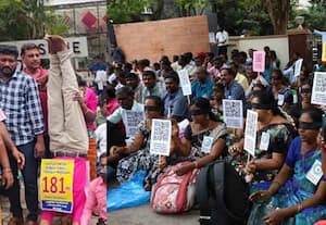 பணி நிரந்தரம் கோரி தலைகீழாக நின்று போராட்டம்: பகுதி நேர ஆசிரியர்கள் கைது