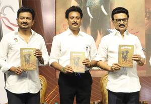 அமைச்சர் எழுதிய புத்தகம் அரசு பள்ளிகளுக்கு விநியோகம்: கருத்து திணிப்பா? என ஆசிரியர்கள் அதிருப்தி