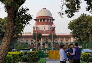 ஆதரவற்ற குழந்தைகளை தத்தெடுக்கலாமே; தெருநாய்கள் தொடர்பான வழக்கில் வக்கீலுக்கு சுப்ரீம் கோர்ட் நீதிபதி சூடு