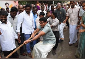  விழுப்புரத்தில் பொங்கல் விழா கலெக்டர் உறியடித்து உற்சாகம்