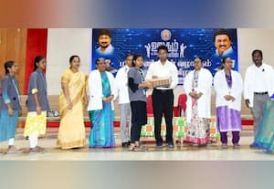 அரசு மருத்துவ கல்லுாரியில் மாணவர்களுக்கு லேப்டாப் வழங்கல்