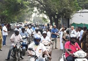  உயிரிழப்பு விபத்தை தவிர்க்க  ஹெல்மெட் அணிய வேண்டும்! விழிப்புணர்வு நிகழ்ச்சியில் அறிவுரை